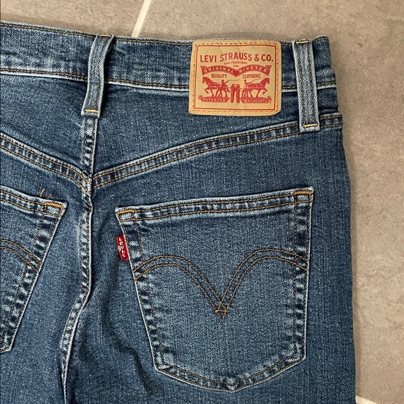 Levi’s Ribcage Bell Jeans size 28X31 - Picture 8 of 13